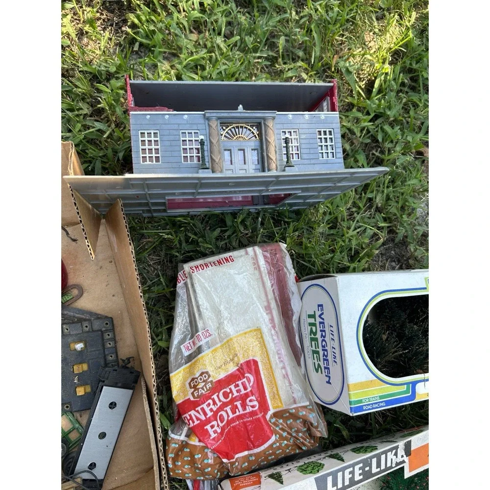 Vintage Model Train Building Tunnel Accessory Lot Plasticville Lionel K Line Etc